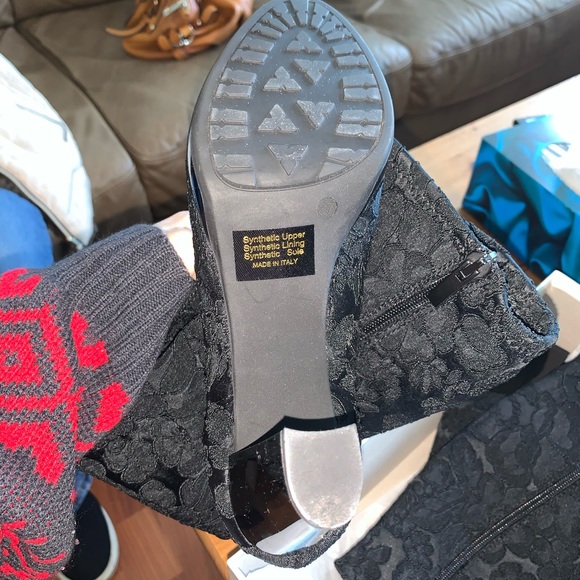 Ron white boots🖤 never worn before!!! - Picture 8 of 9